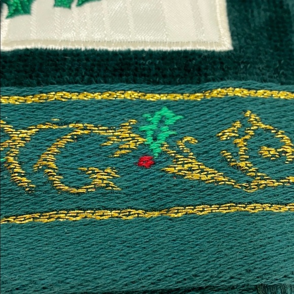 New poinsettia finger tip Christmas towel - Picture 2 of 5